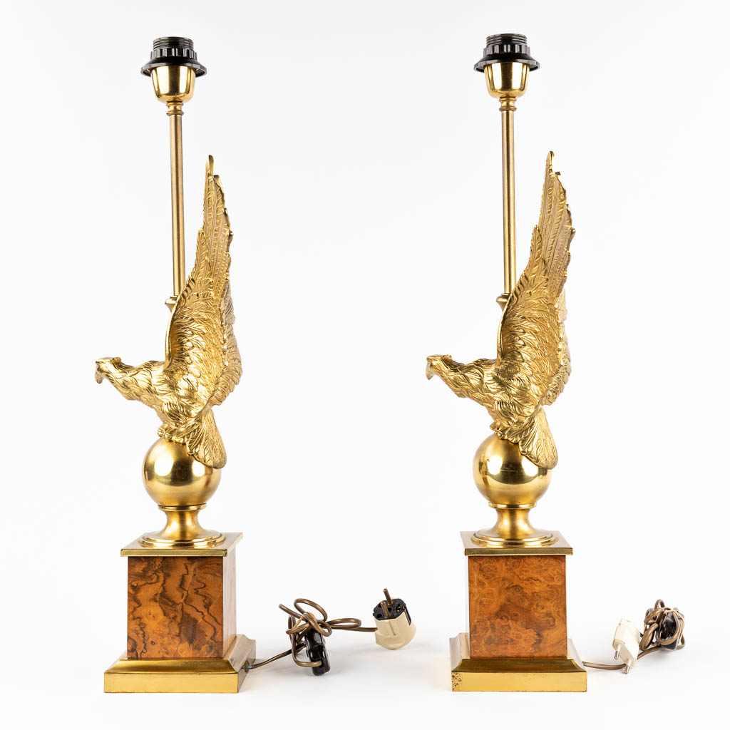 Een paar tafellampen met een adelaar, Hollywood Regency stijl. 20ste eeuw. (L:15 x W:30 x H:61,5 cm)