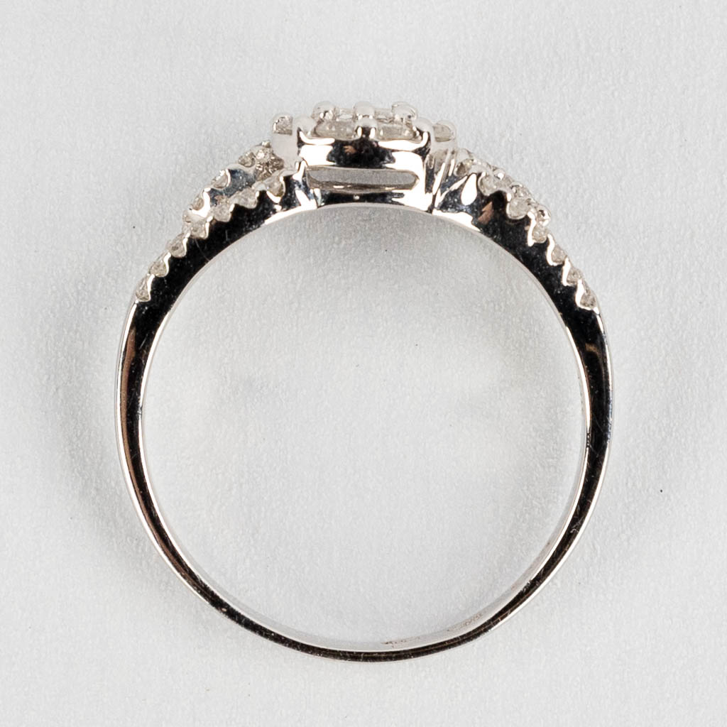 A ring, 18kt white gold with diamonds, approx. 0.67ct. Ring size: 55.