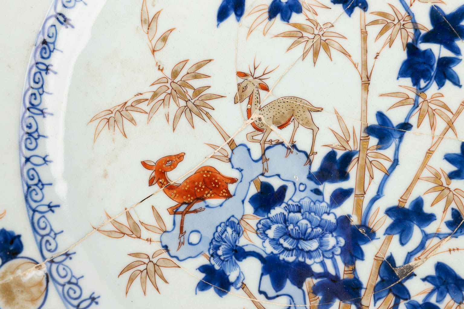 Een collectie van 10 Chinese borden met blauw-wit decor. 19de/20ste eeuw. (D: 35 cm)