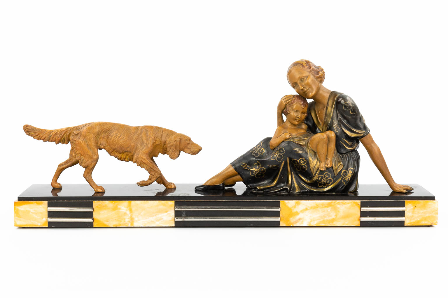 An art deco style statue of a woman with child and her dog, made of spelter and mounted on a marble base. (H:26,5cm)