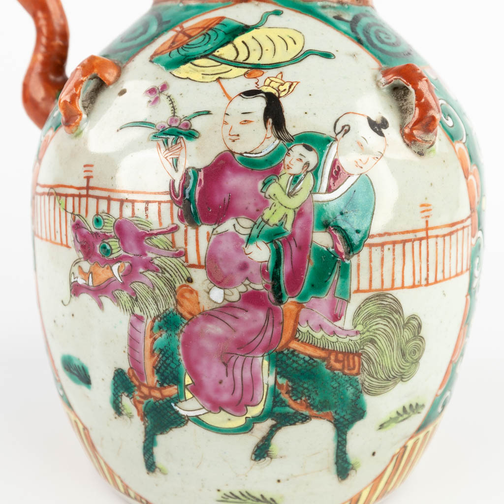 A Chinese porcelain pitcher or teapot, with a double decor of a lady on a foo dog. 19th C. (D:18 x H:20 cm)