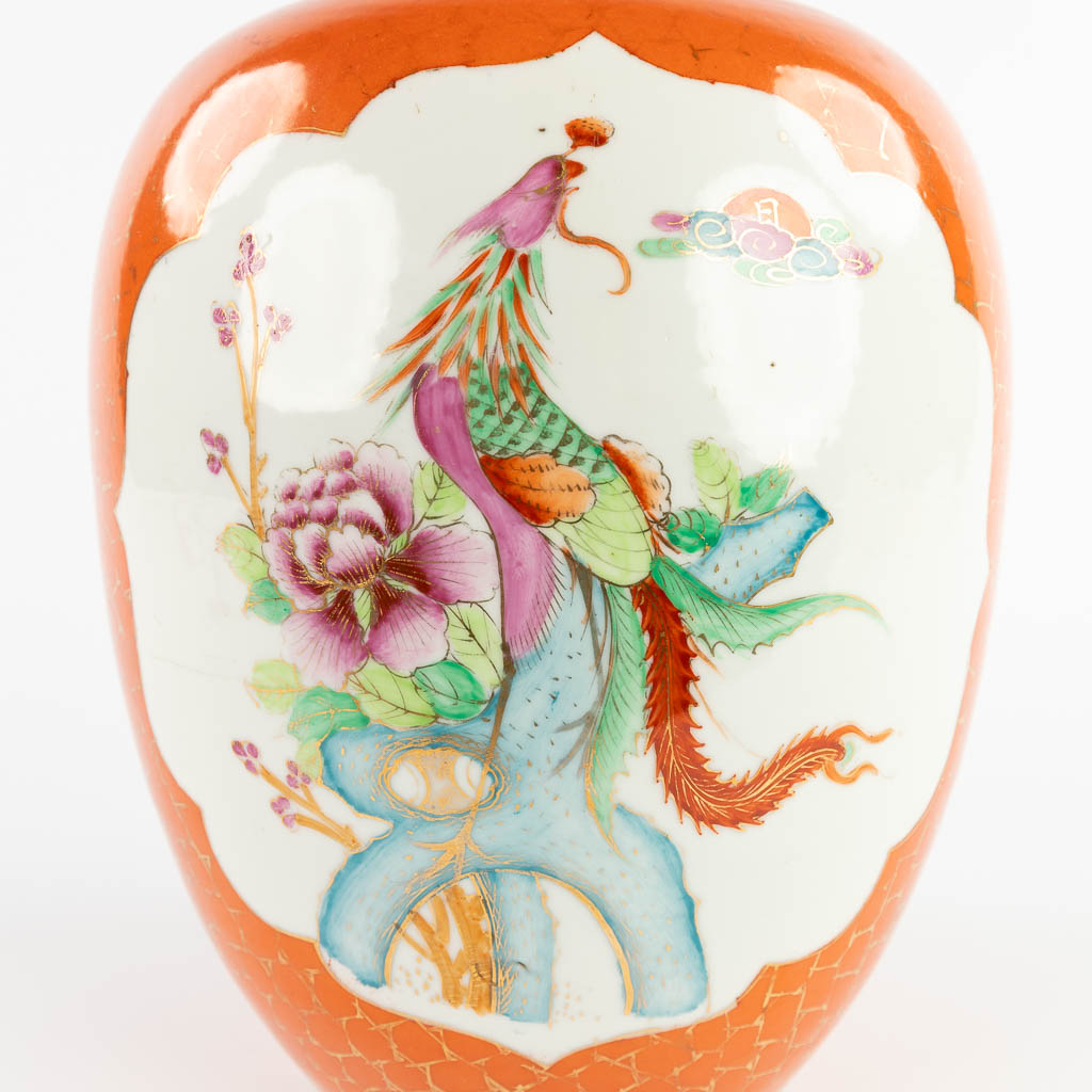 A Japanese ginger jar, Kutani, decorated with a phoenix. (H:31 x D:22 cm)
