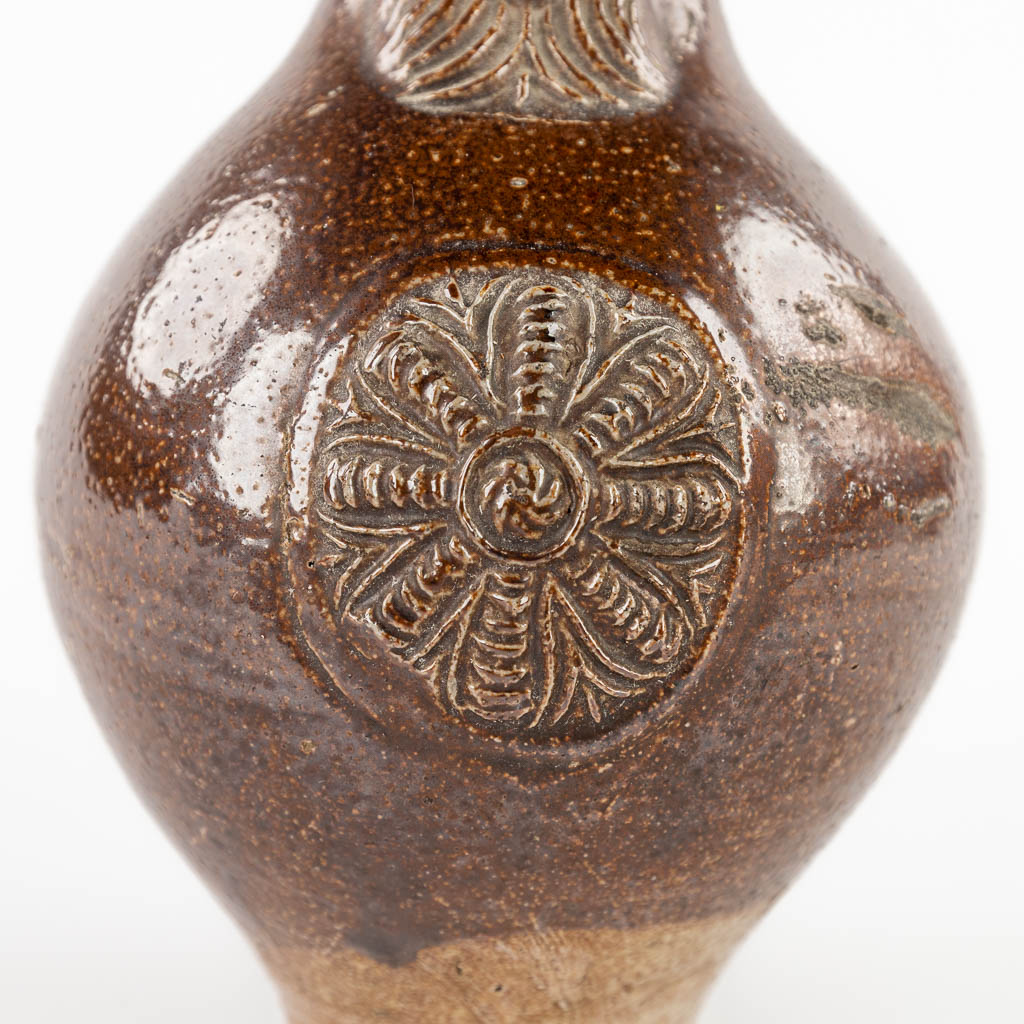 An antique Bartman jug with a single cartouche. 17th C. (H:22 x D:13,5 cm)