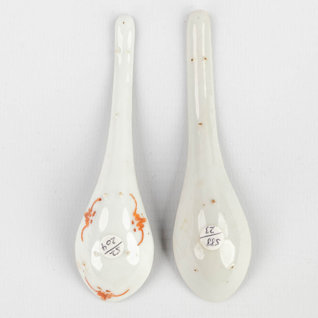 A set of 10 Chinese spoons Famille rose with floral decor for 'Straits of Peranakan' market, 19th C. (L: 12,5 cm)