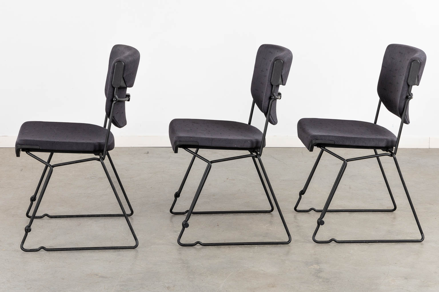 Albert STOLL (XX) Drie stoelen, voor Giroflex. (L:53 x W:53 x H:83 cm)