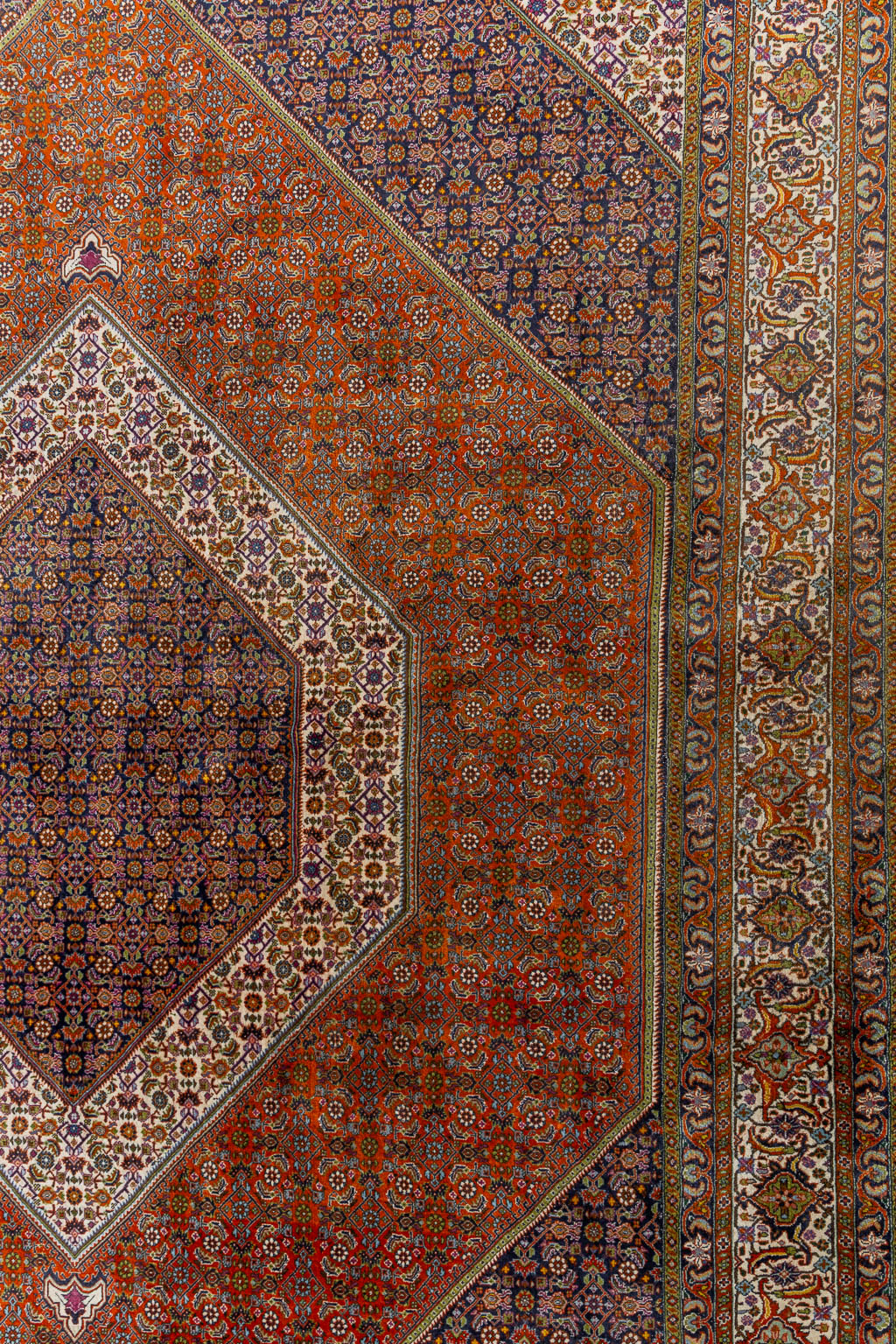 Een Oosters handgeknoopt tapijt, Bidjar. (L:354 x W:253 cm)