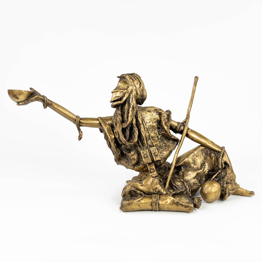  The Fakir, a statue made of polished bronze. 20th C.  (L:27 x W:59 x H:30 cm)