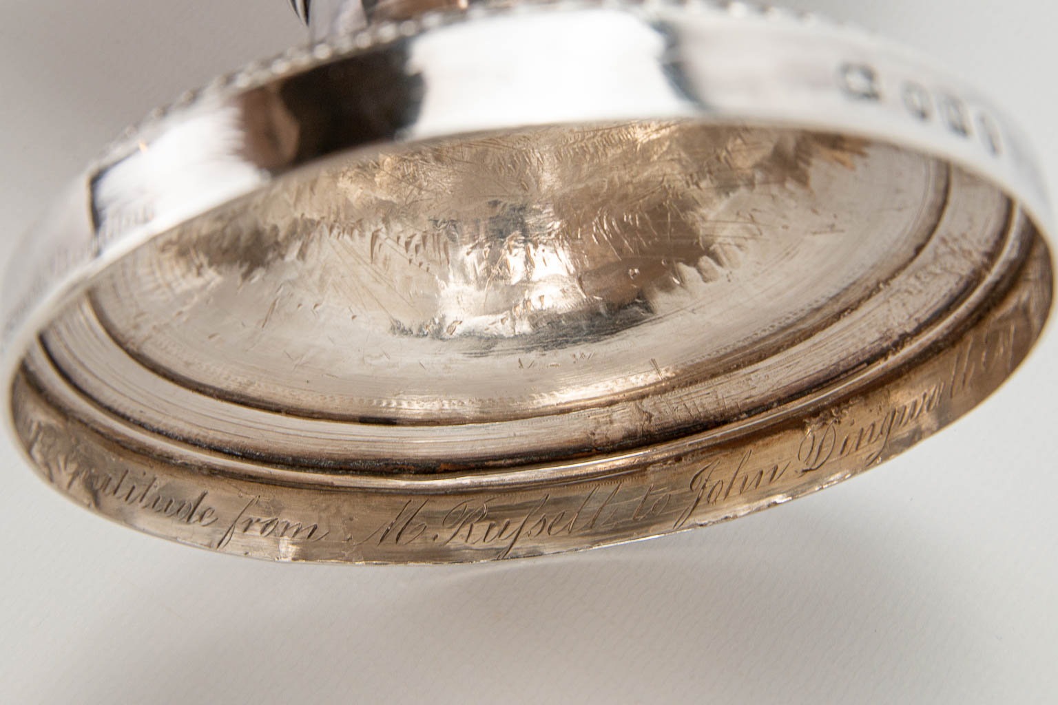 Een uitzonderlijke Ice-Pail gemaakt uit massief zilver met verguld interieur, Peter Carter, London 1807. 