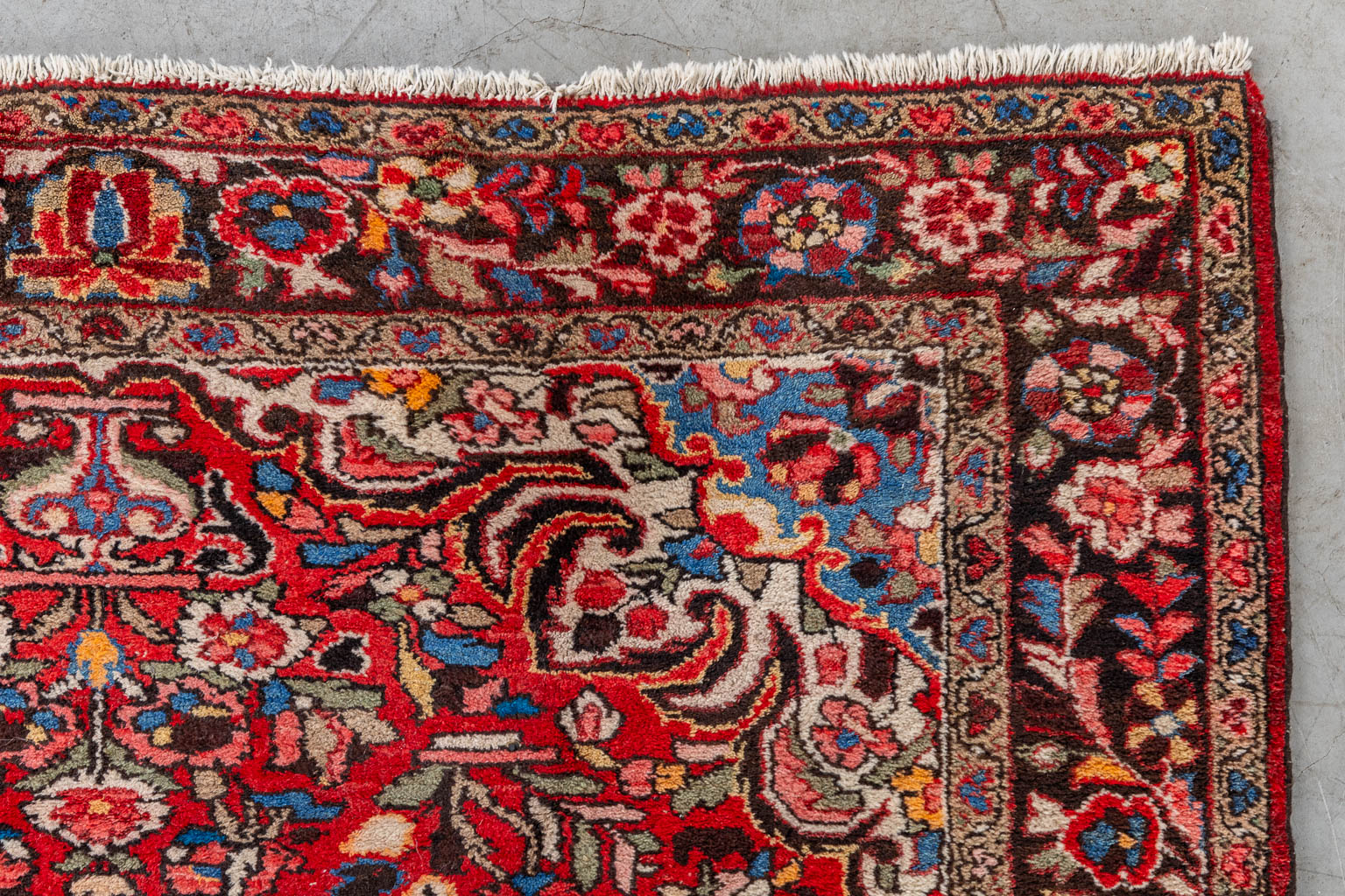 An Oriental hand-made carpet, Kashan. (L:217 x W:158 cm)
