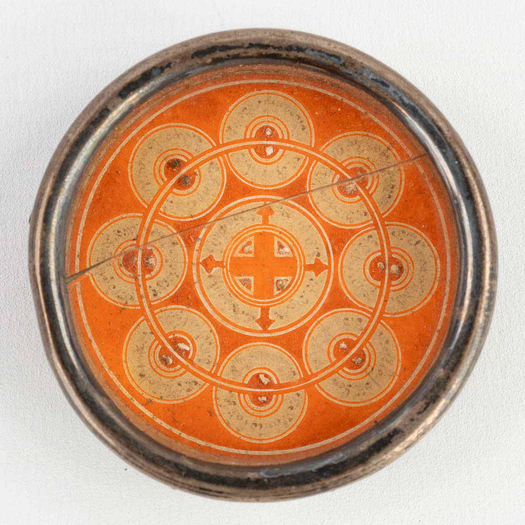 A sealed theca with a relic: Ex Sepulero B.M.V, Ex Pallio S. Josephi sp B.M.V., Ex Ossibus SS Joachim et Annae, Par B.M.V., Sanc