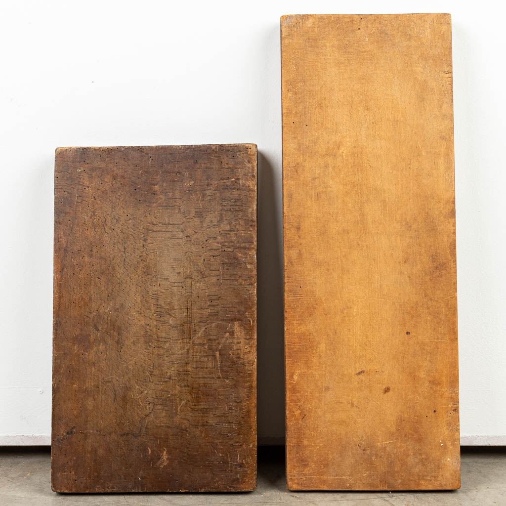 Een collectie van 2 speculaasplanken gemaakt uit gesculpteerd hout. (H:56,5cm)