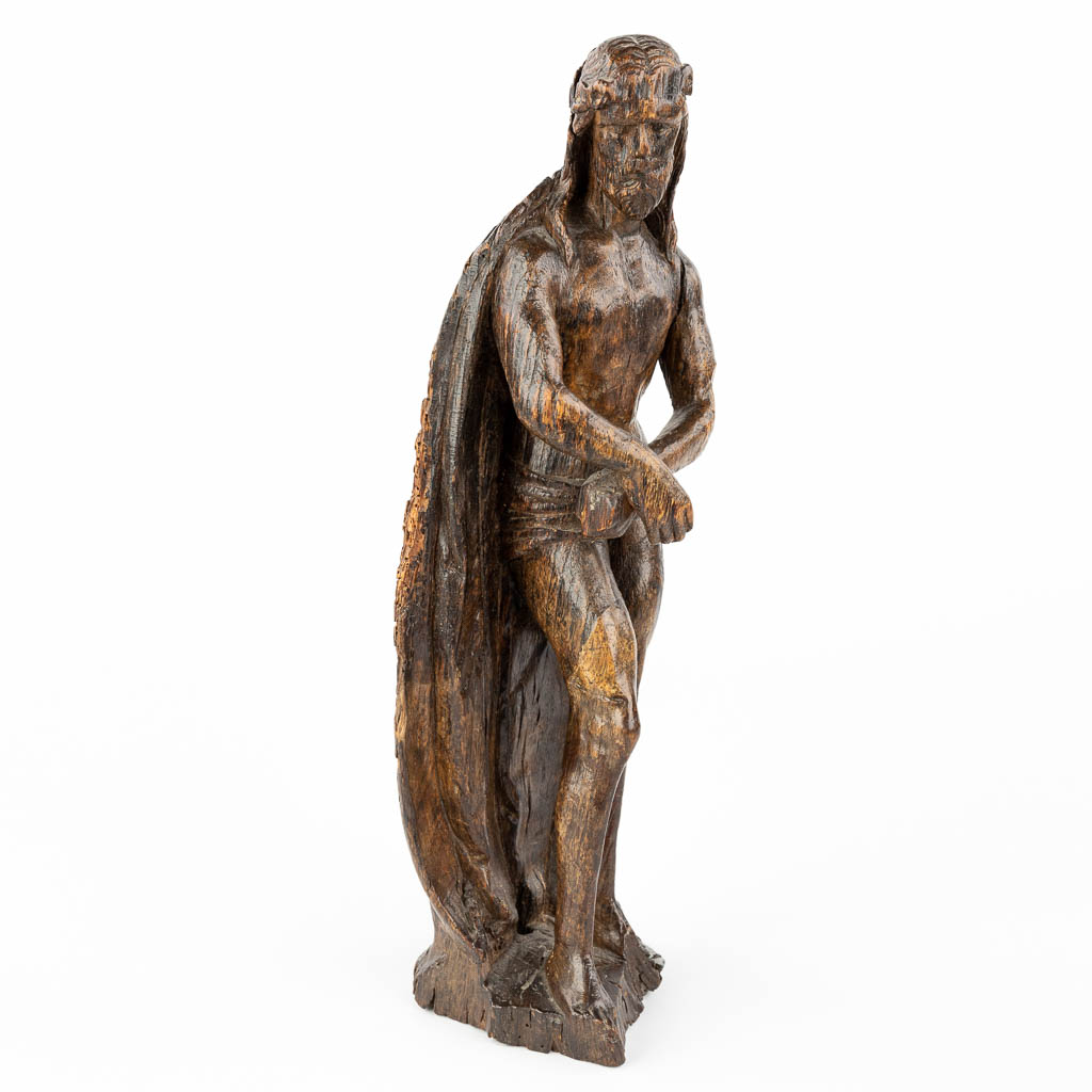 Een antieke houtsculptuur van Jezus Christus, waarschijnlijk Gotische Periode, 15de/16de eeuw (H:35cm)