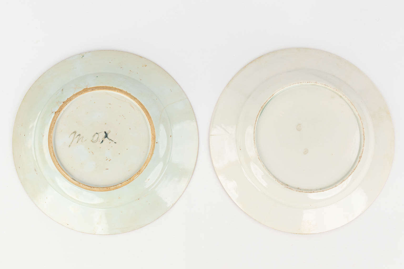 A collection of 12 Chinese Famille Rose plates, 18th/19th/20th century. (D: 36 cm)