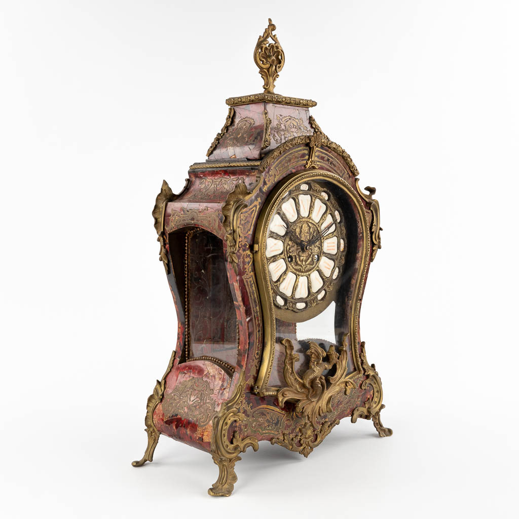 An antique mantle clock, tortoiseshell and copper inlay, early 20th C. (D:18 x W:38 x H:65 cm)