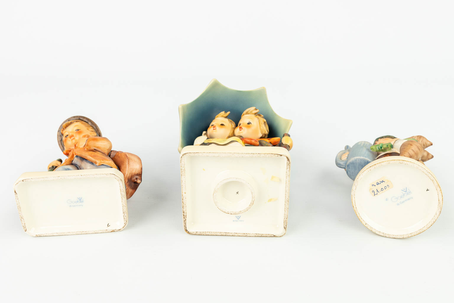 Een collectie van 6 Hummels: 21/I, 188-1948, 71, 89/I, 2/I, gemaakt door Goebel in Germany. (H:21cm)