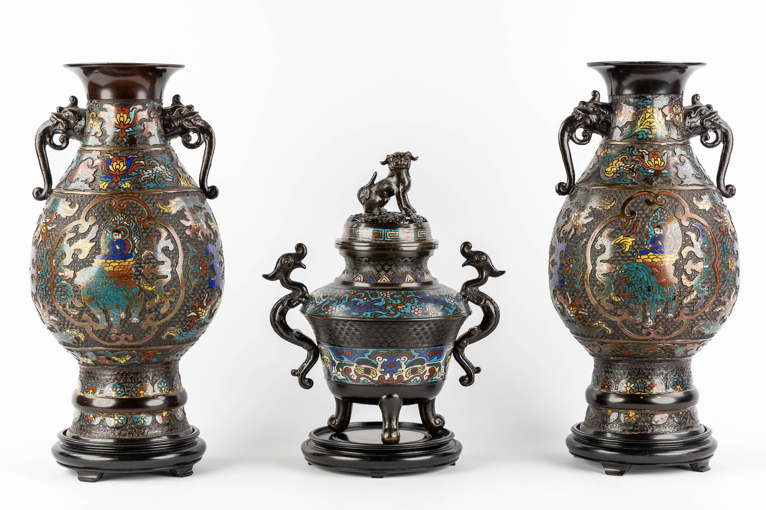 A pair of vases, added an insence burner, bronze with champslevé decor. Circa 1900. (H:45 x D:23 cm)