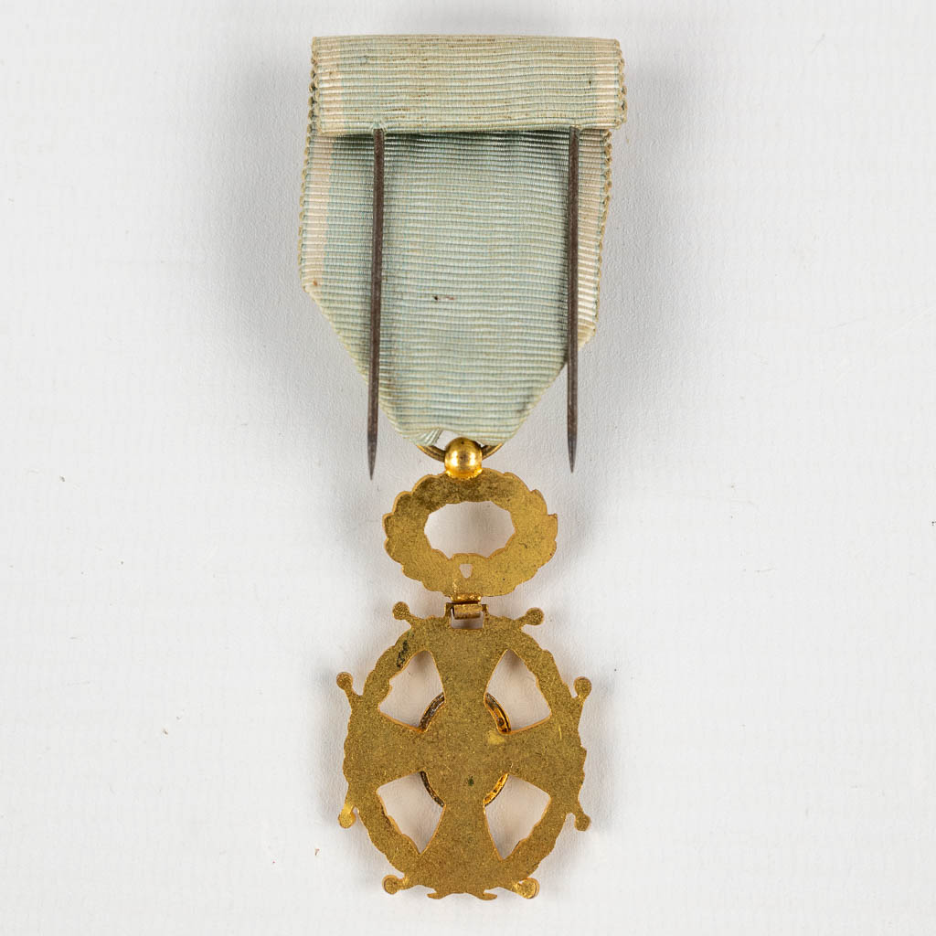 A collectie van 3 medailles: Officier, Commandeur van de 