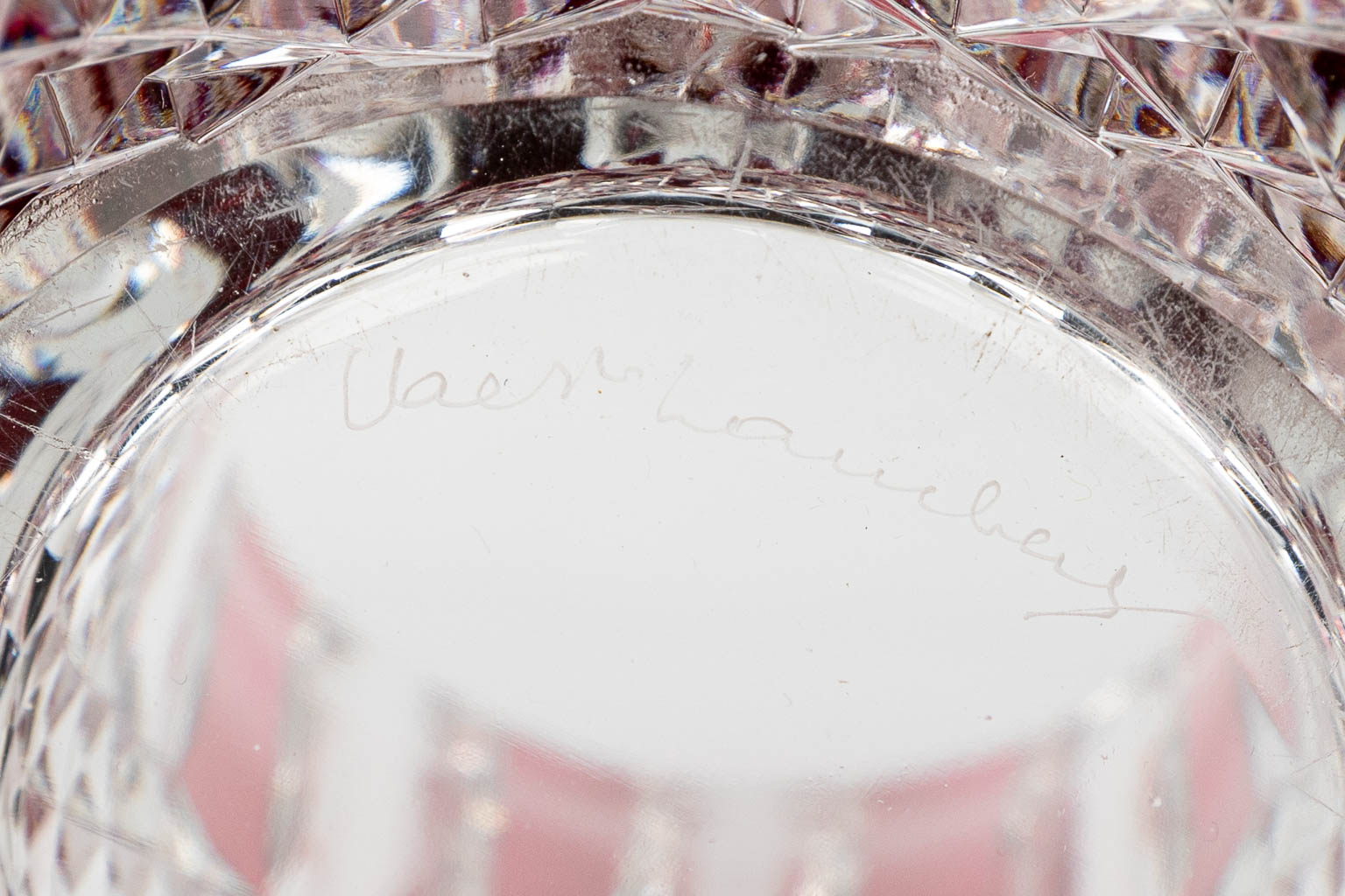 Een paar vazen gemaakt uit rood geslepen kristal voor Val Saint Lambert. (H:25cm)