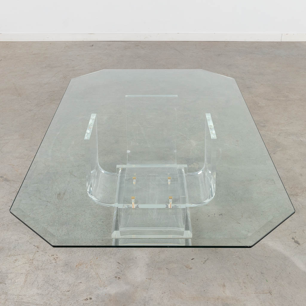 A coffee table, acrylic and glass. 20th C. (D:80 x W:140 x H:37 cm)