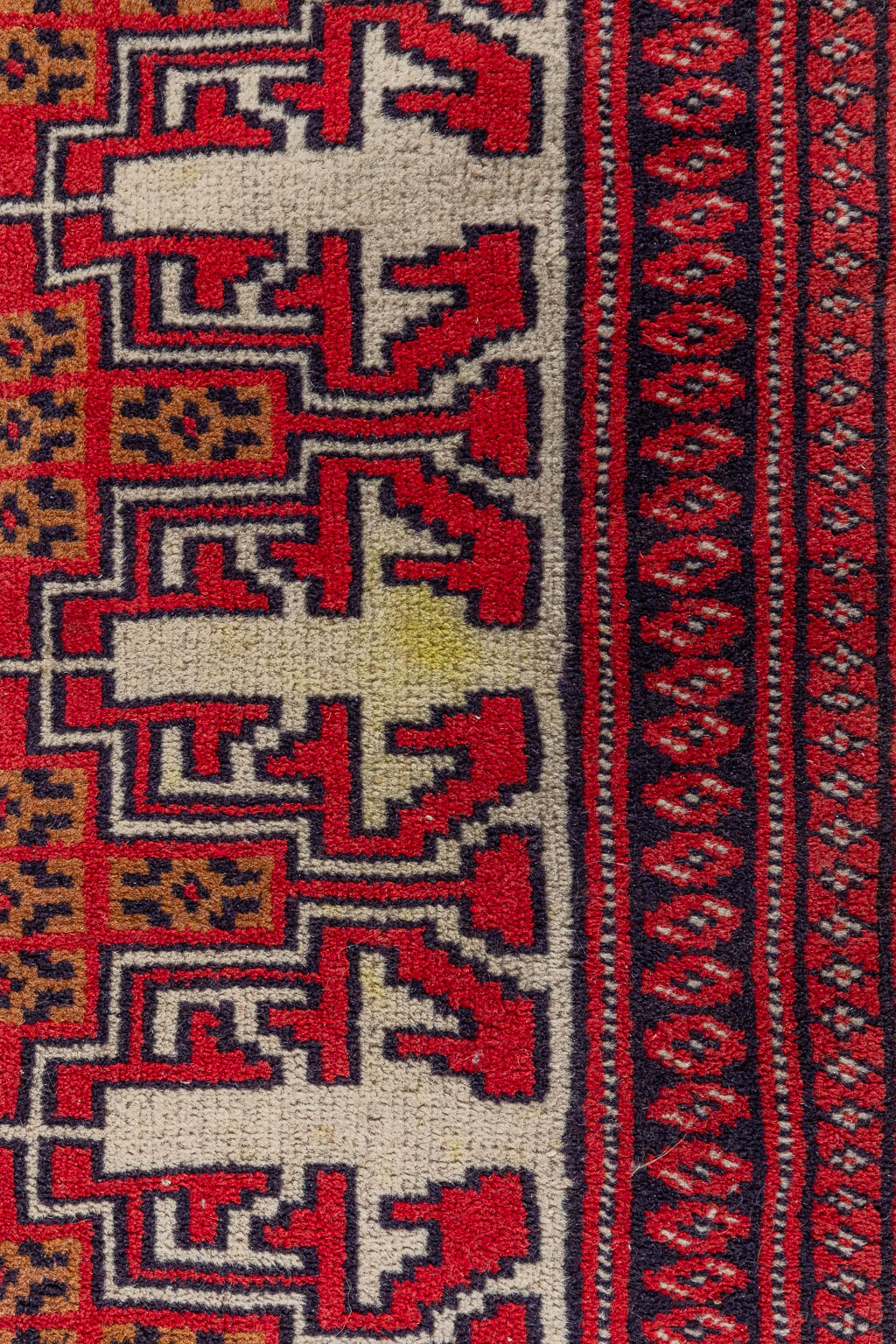 Een Oosters handgeknoopt tapijt, Teke. (D:353 x W:265 cm)