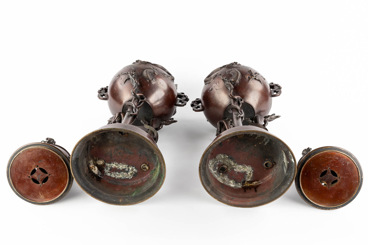A pair of finely made Japanese bronze Koro, snake and dragon decor. Probably Meji. (D:22 x W:29 x H:62 cm)