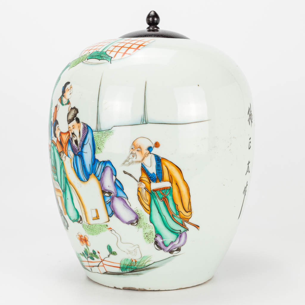 A collection of 2 jars made of Chinese porcelain with images of flowers and wise men