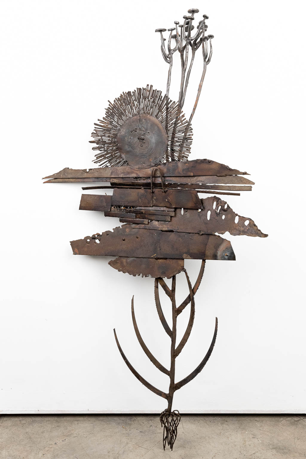 Jef CLAERHOUT (1937) a wall sculpture made of steel. (70 x 124 cm)