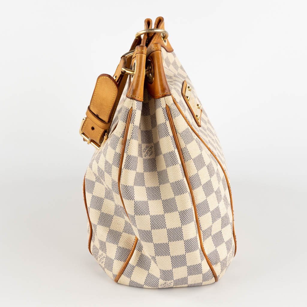 Louis Vuitton, Galleria, een handtas gemaakt uit Damier Azur. (W:39 x H:30 cm)