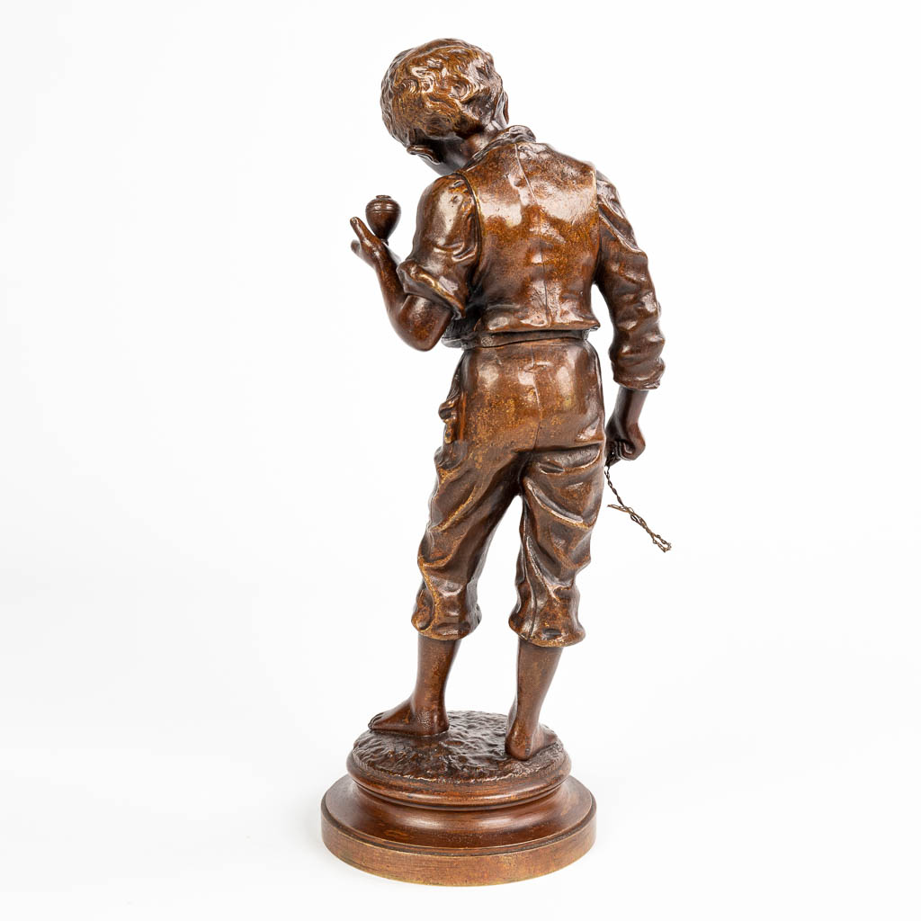 Charles ANFRIE (1833-1905) een bronzen jongen met een tol, gemaakt uit brons. 