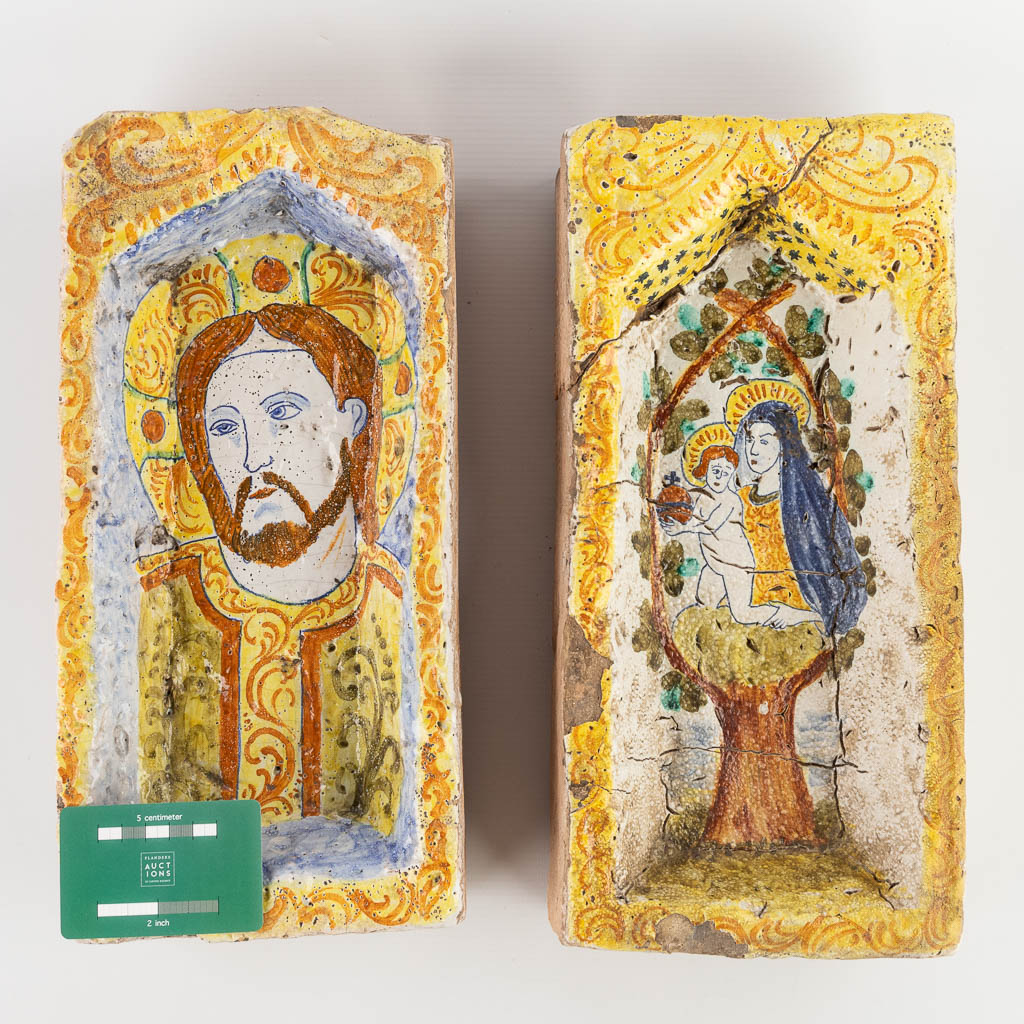 Two terracotta nices/recesses, terracotta with a polychrome image of Jesus and Madonna with a Child. Southern Europe. (D:9 x W:1