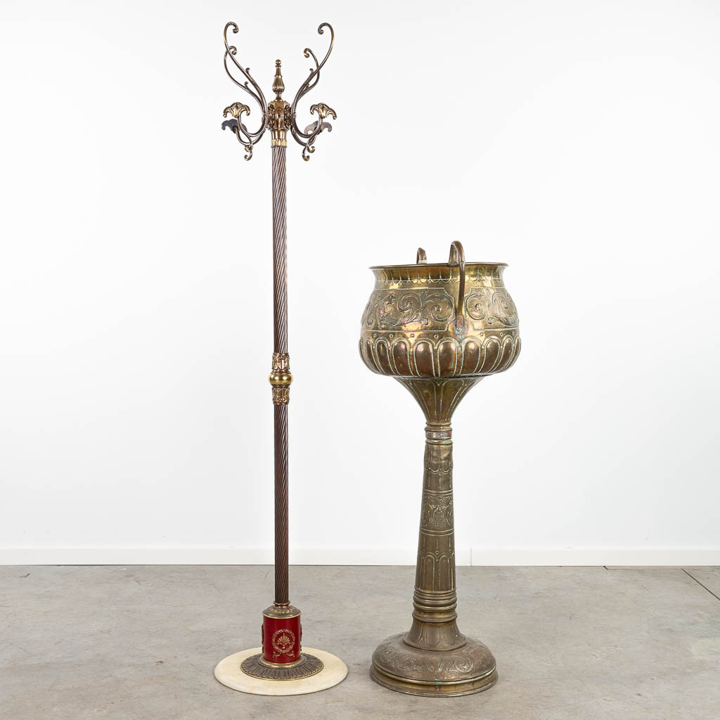 A metal coathanger and planter made of copper. (H:177cm)