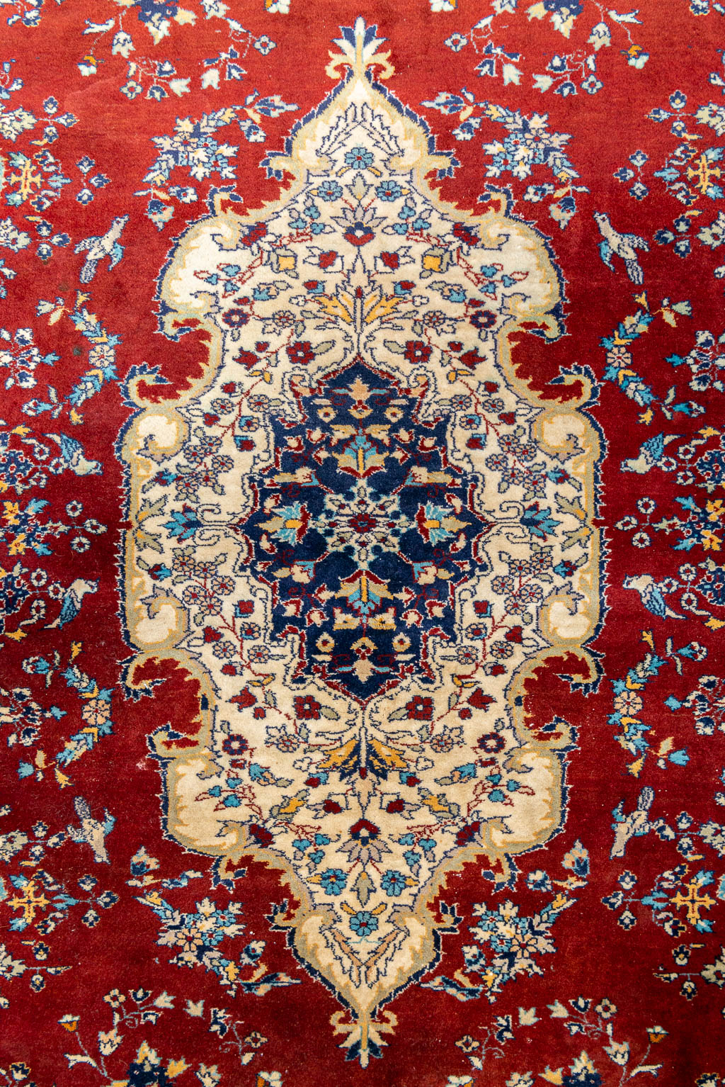 Een Oosters, handgeknoopt tapijt, Kashmir, Pakistan. (201 x 141 cm)