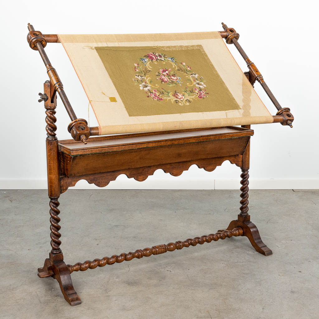 An antique hand workers embroidery stand, made of wood. (H:115cm)
