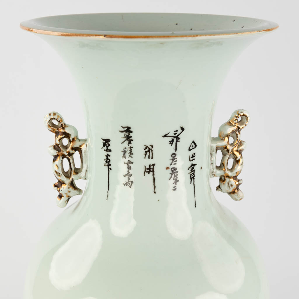 Een Chinese vaas met decor van keizers. 19de/20ste eeuw. (H: 57 x D: 24 cm)