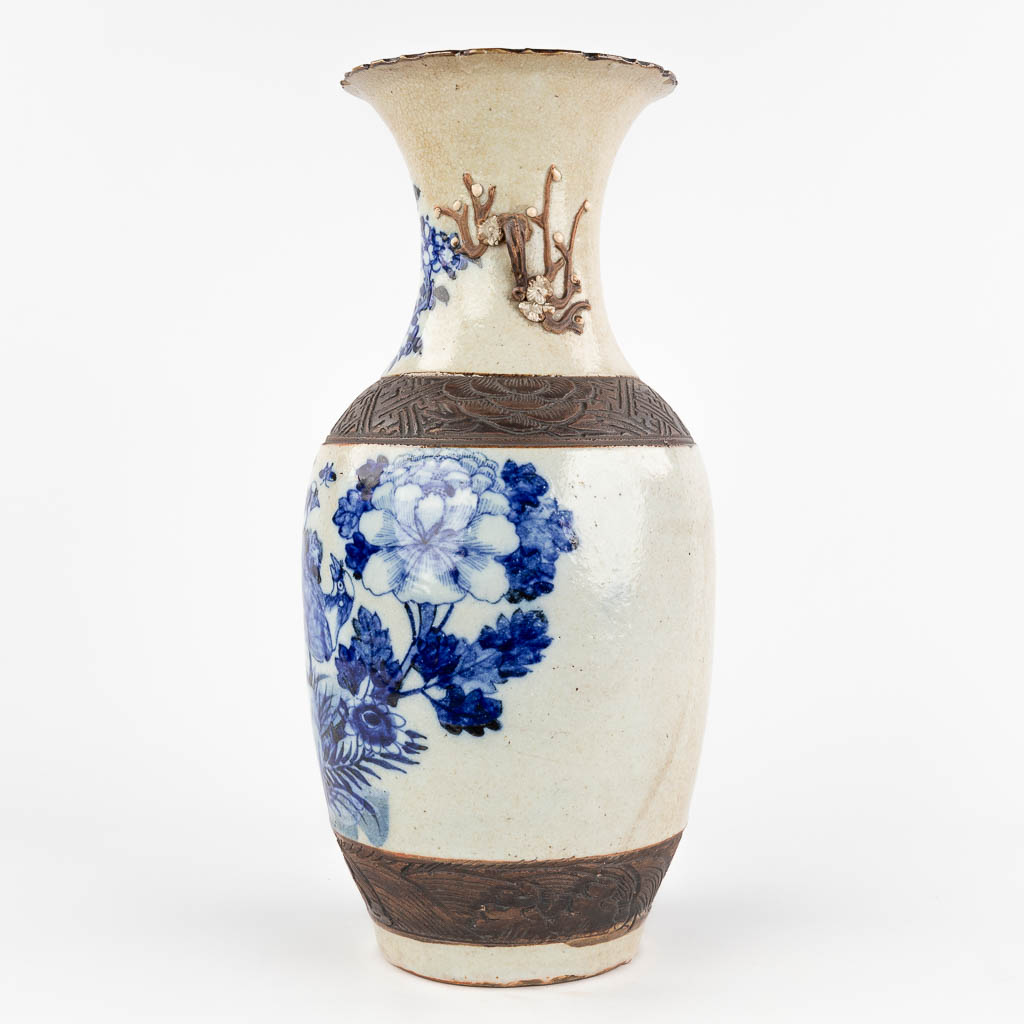 A Chinese vase, Nanking stoneware with blue-white decor. 20th century. (H: 45 x D: 21 cm)