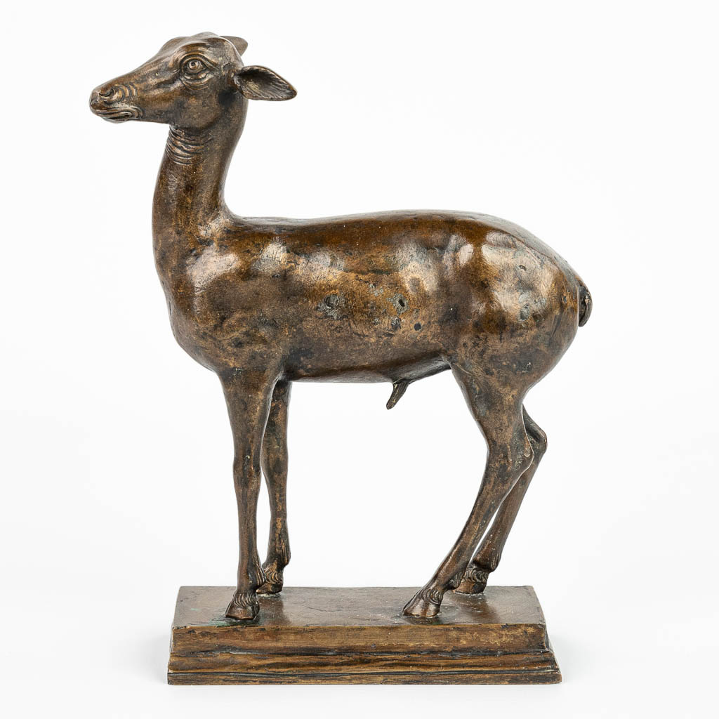 Geen handtekening gevonden. Een bronzen beeld van een hert. (H:22cm)