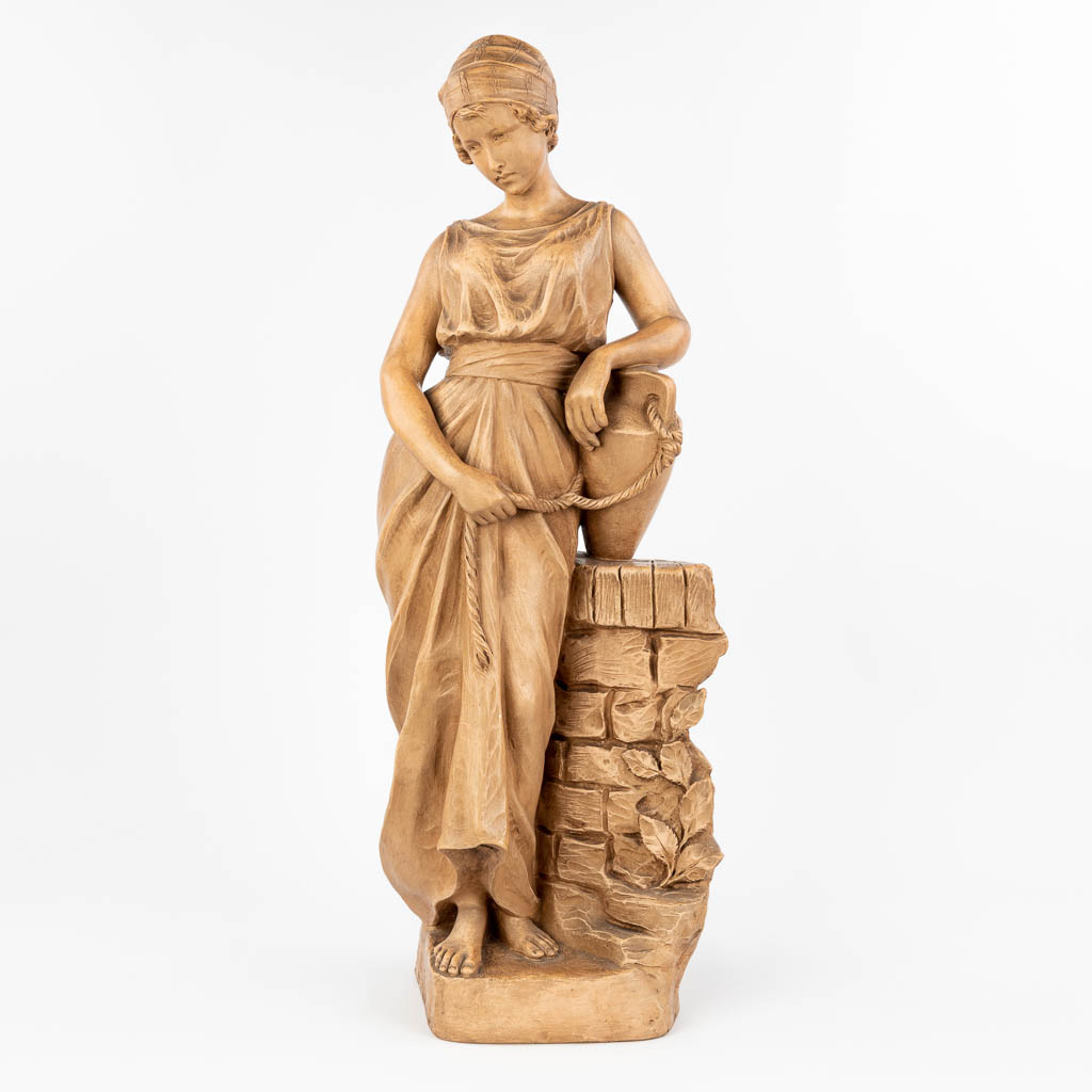 Richard AURILI (1834-c.1914) 'De Waterdraagster', een figuur gemaakt uit terracotta (H:75,5 cm)