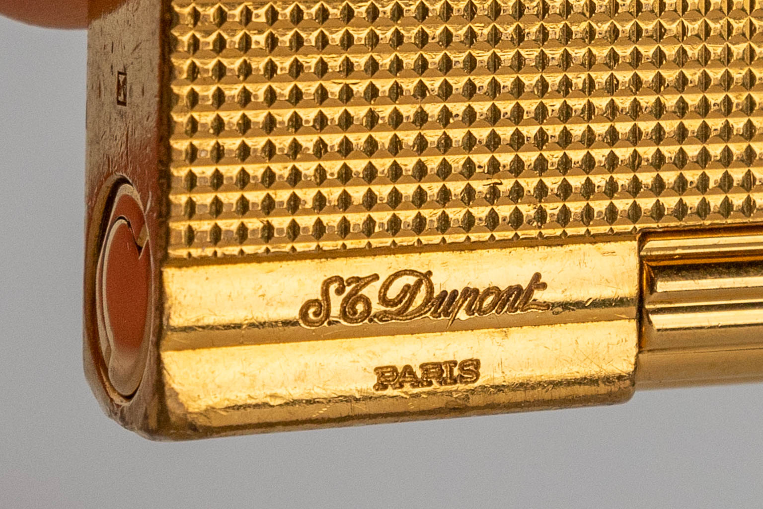 Dupont S.A. two vintage lighters. Gold-plated and silver-plated. (D:1,2 x W:3,7 x H:6,2 cm)