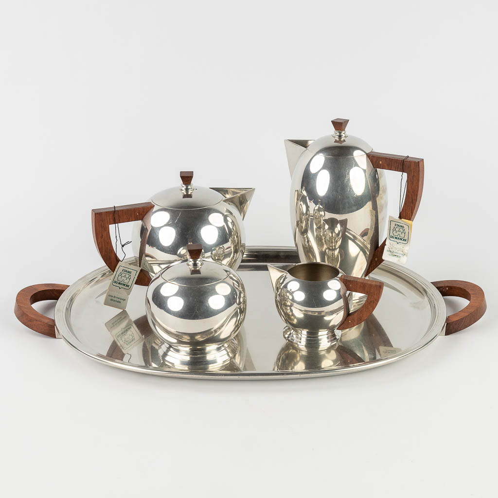  Les Etains Du Manoir, een koffie en theeservies gemaakt uit tin in art deco stijl. Circa 1950-1960. 