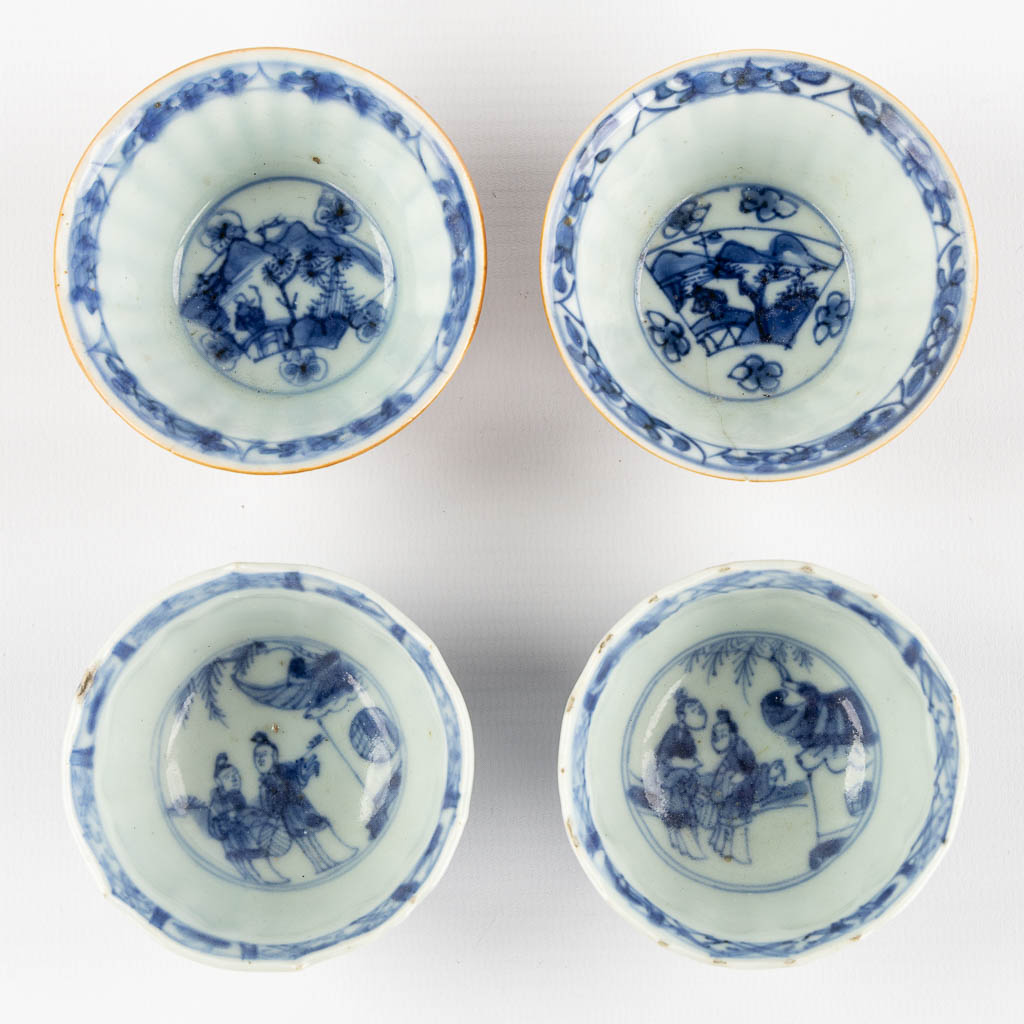 Vijftien Chinese schalen, tasjes en borden, blauw-wit en Famille Rose. (D:23,4 cm)