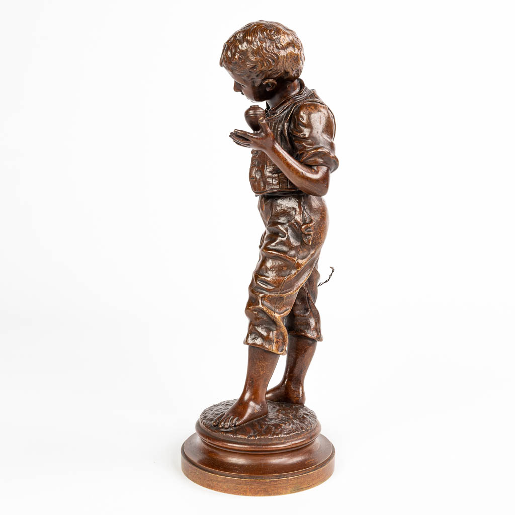 Charles ANFRIE (1833-1905) een bronzen jongen met een tol, gemaakt uit brons. 