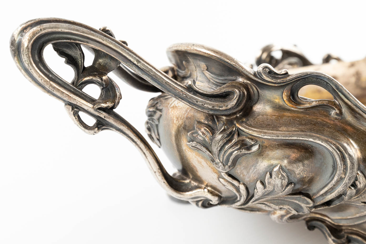 An antique table centrepiece or Jardinière, made in art nouveau style of silver-plated metal. (H:14cm)