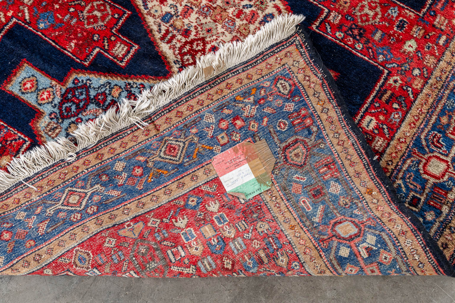 Een Oosters, handgeknoopt tapijt, Senneh Iran. (L:157 x W:126 cm)