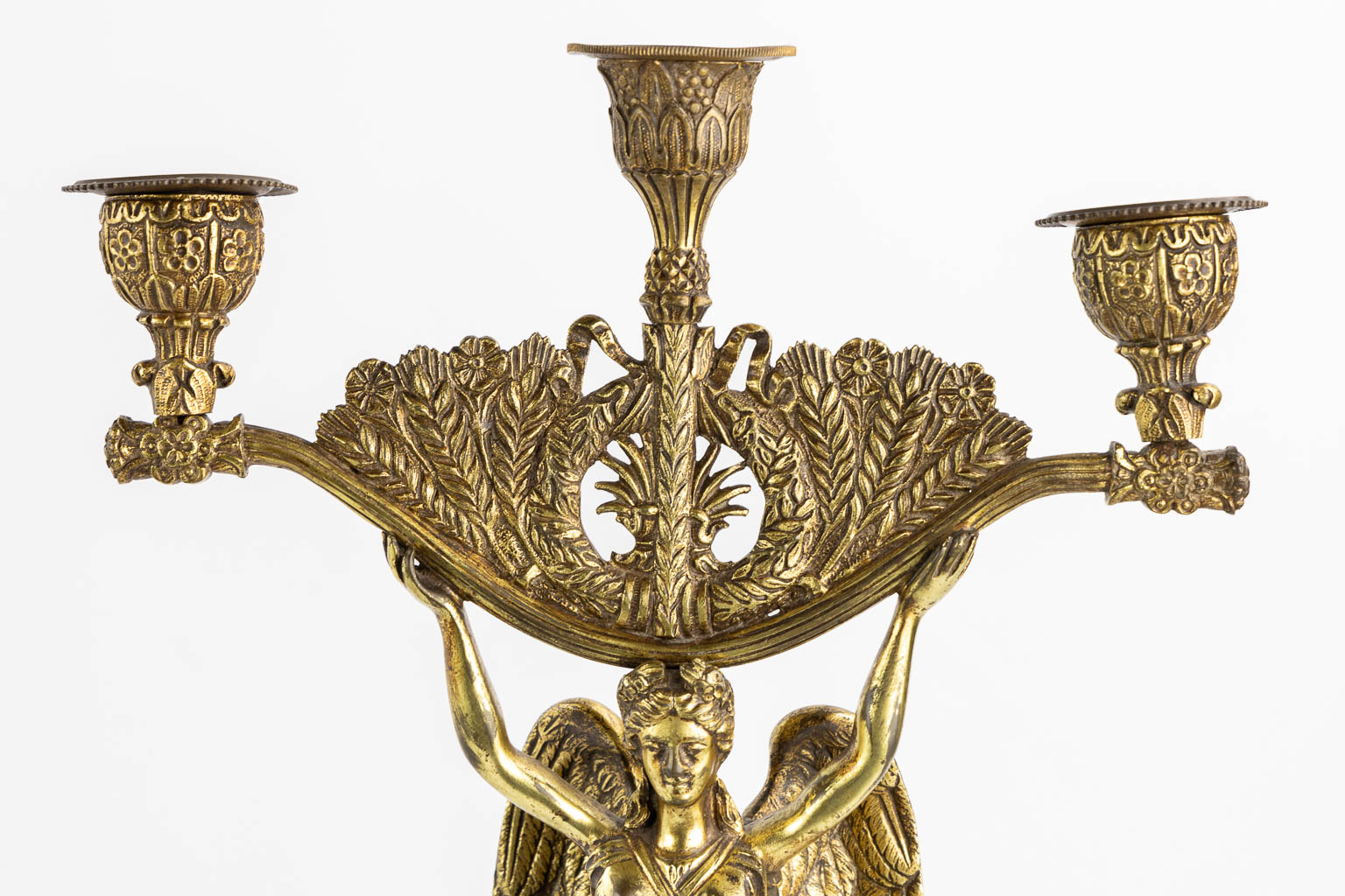 Twee paar kandelaars, brons en cloisonné. Empire stijl en Lodewijk XV. (H:49 x D:26 cm)