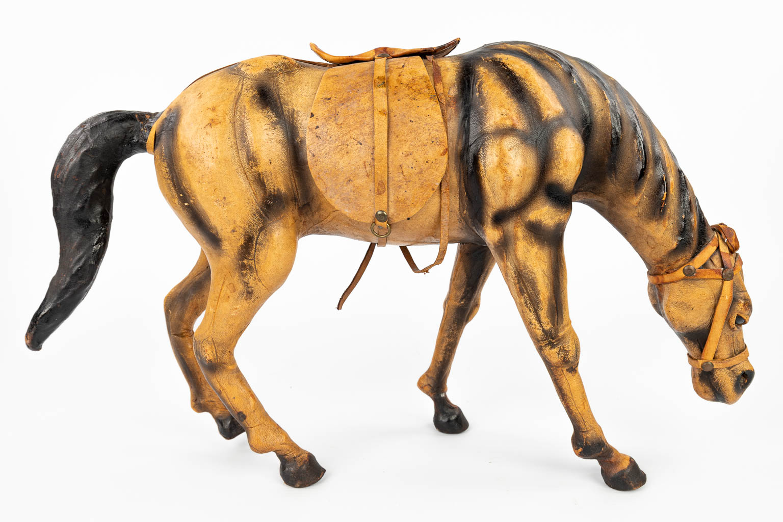 A collection of 15 horses made of Papier Maché and finished with leather. (H:30cm)