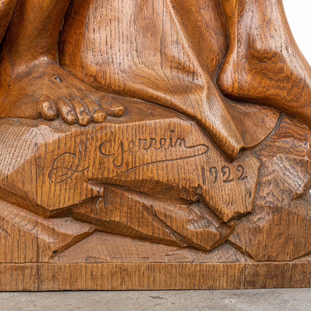 A large piëta made of sculptured oak, around 1922. (H:101cm)