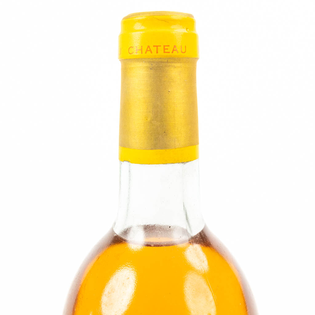 A collection of 10 bottles of wine Sauternes: 8 x Château D