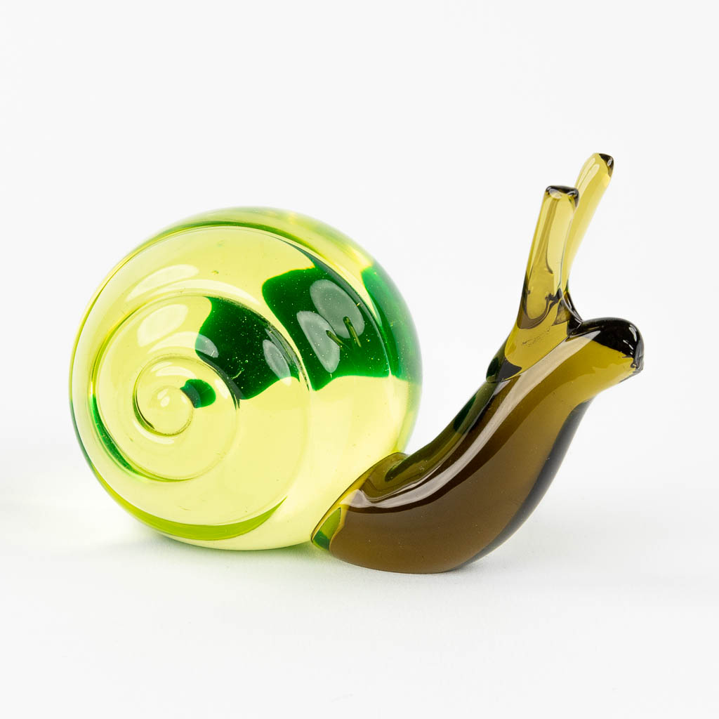 'Snail' made of uranium glass in Murano, Italy. (L:7,5 x W:12 x H:9 cm)