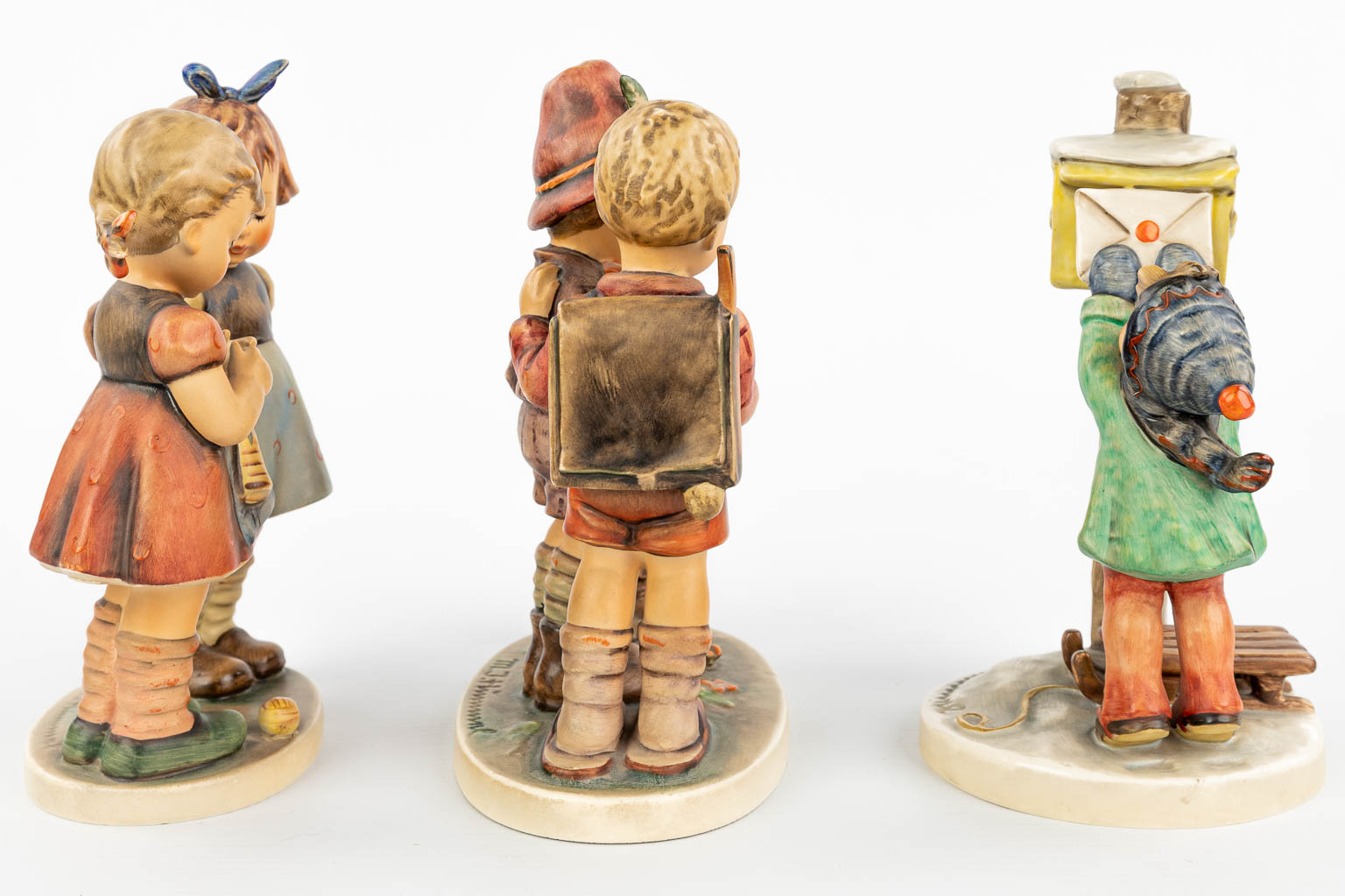 A collection of 3 statues made by Hummel. (H:19cm)