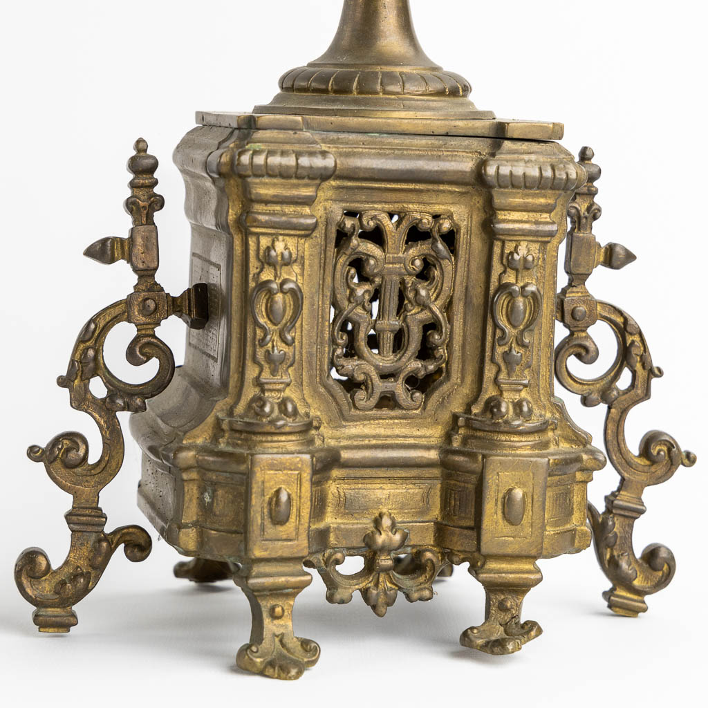 A three-piece mantle garniture in the shape of a castle with a knight, patinated bronze. Circa 1900. (L:18 x W:33 x H:57 cm)
